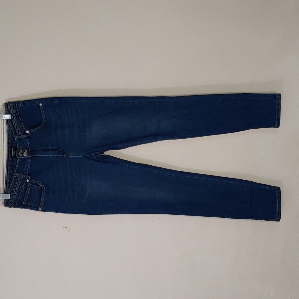 Bebe Women's Size 31 inch waist Skinny Straight, Stretch Jeans